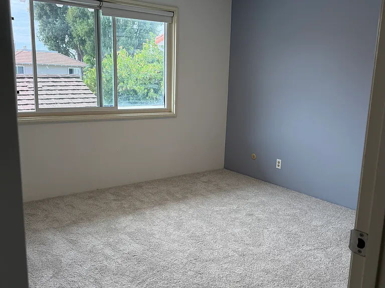 446 Vista Roma — Photo 37