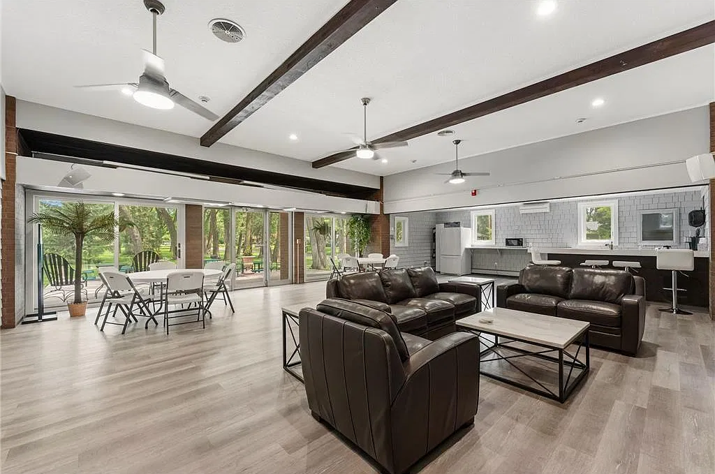 2 bed, 985 sqft, $1,875 — Photo 4