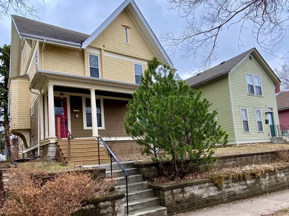 702 4th St E, Saint Paul, MN 55106