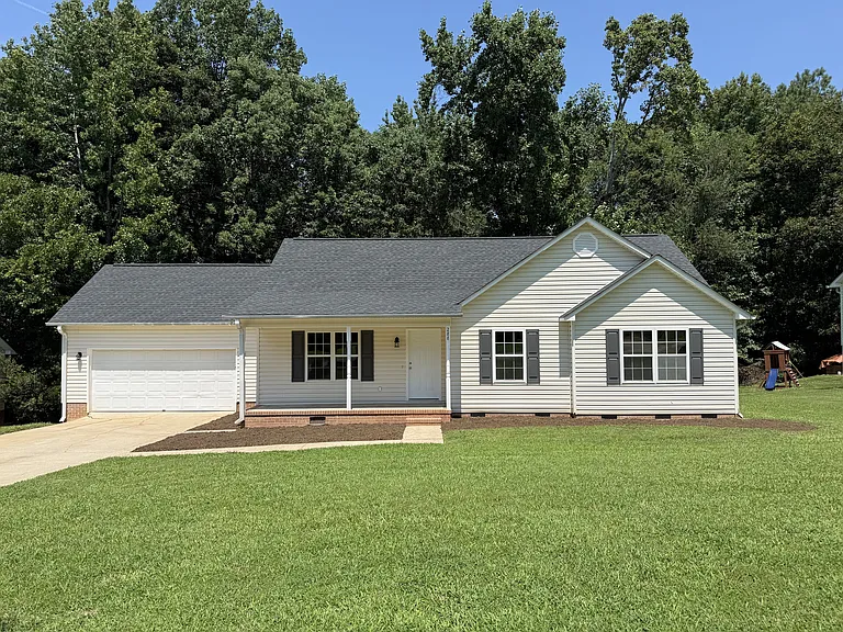 288 Augustine Dr — Photo 1