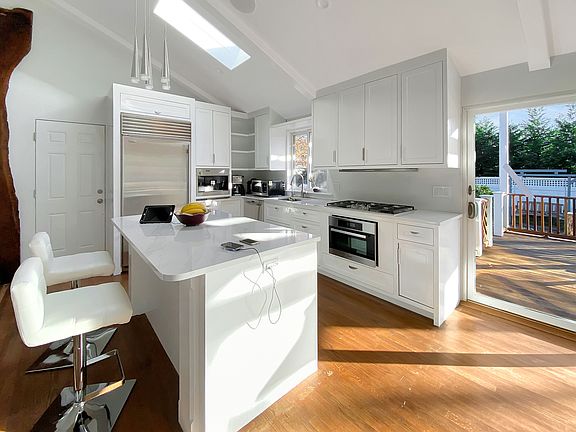 3rd image of 30 Riverdale Dr