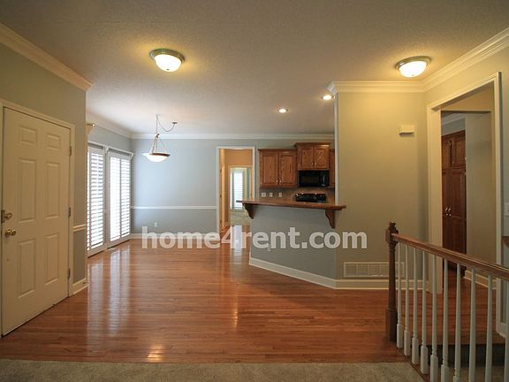 4th image of 15572 Floyd St
