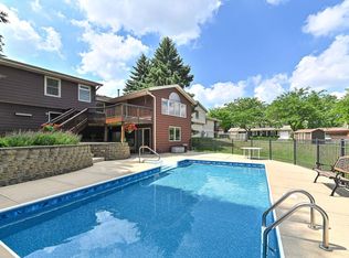 1950 E Hickory Dr, Oak Creek, WI 53154