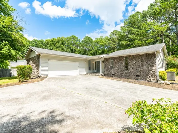 3032 E Brookhaven Cir, Dalton, GA 30720