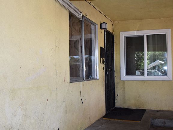 3rd image of 1216 W Owens Ave