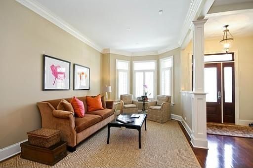 2nd image of 3825 N Paulina St Floor 1