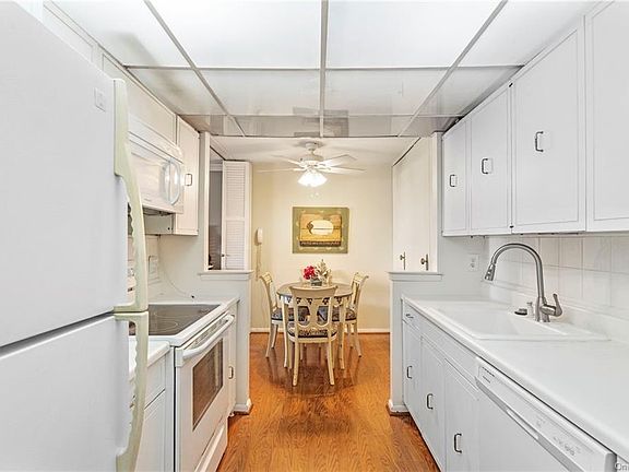 3rd image of 100 High Point Dr Penthouse 1