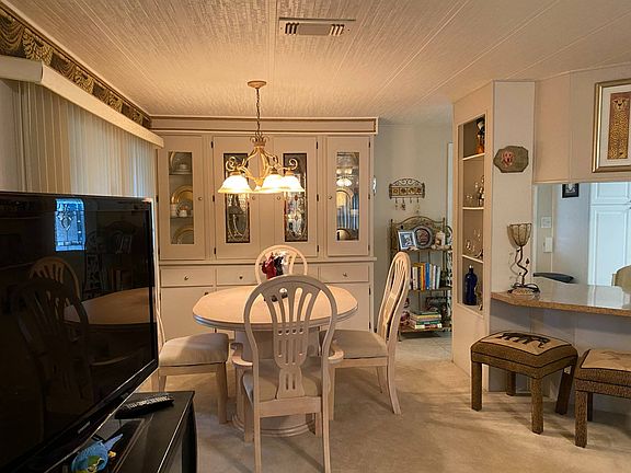 4th image of 19263 Meadowbrook Ct #42L
