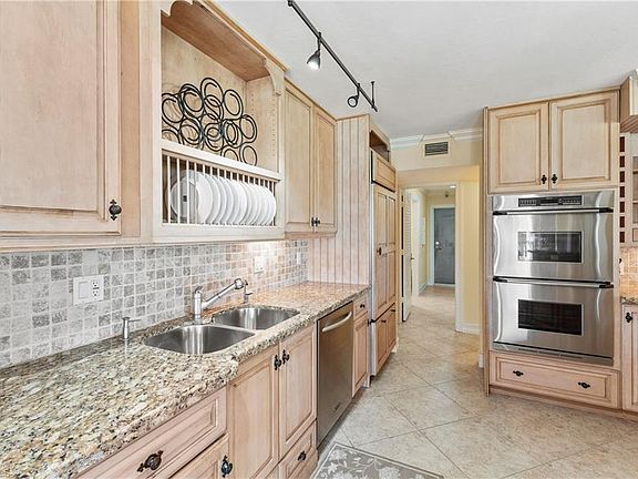3rd image of 4401 Gulf Shore BLVD N #B202