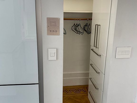 3rd image of 31 W 94th St APT 3A