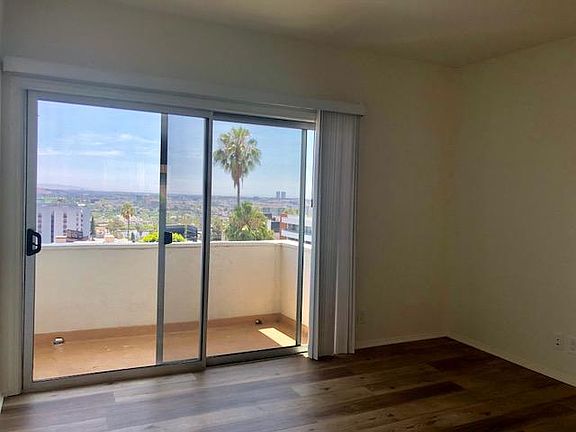 4th image of 1214 N Clark St APT 11