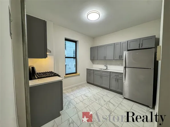 36-01 31st Avenue image 4 of 20