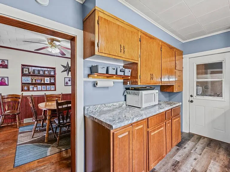 402 W Ash St — Photo 5