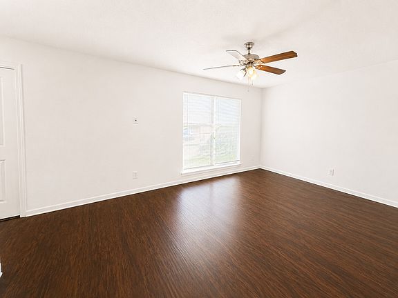 3rd image of 3107 Emily Dr