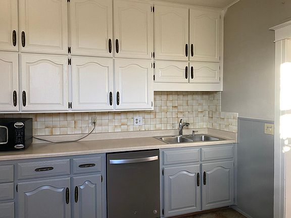 3rd image of 481 S Clarkson St