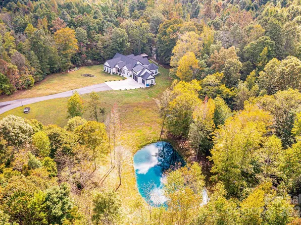 1176 Wisteria Dr, Hickory, NC 28602