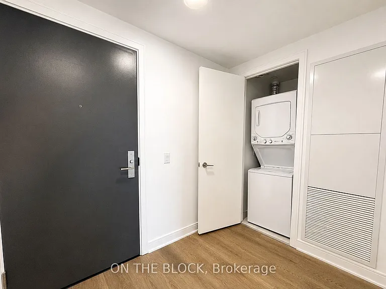 86 Dundas St E #618 — Photo 1