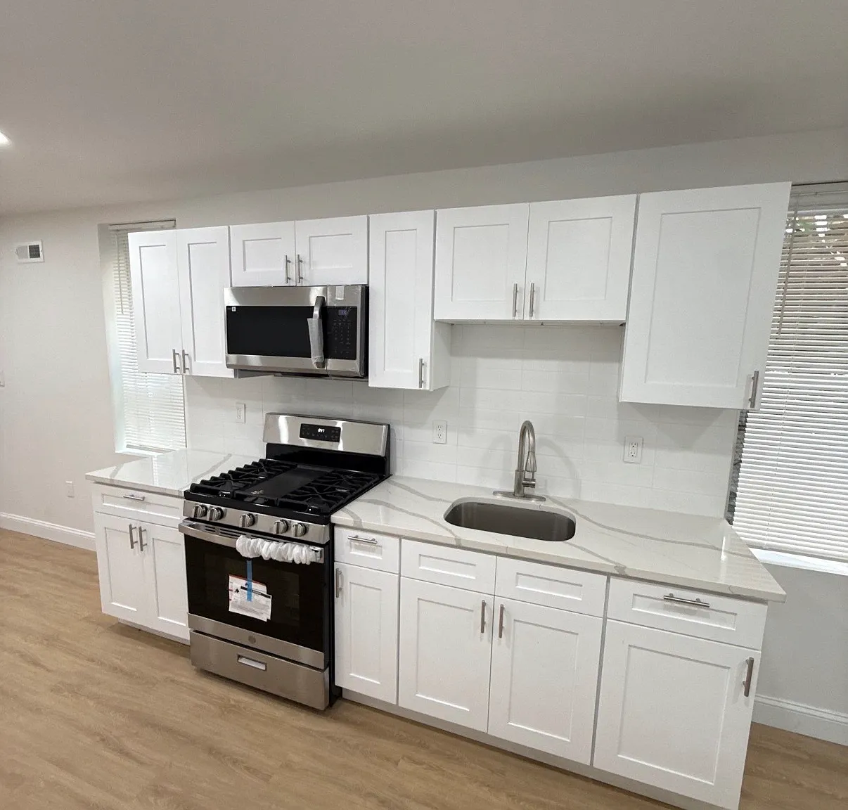 3 bed, 1200 sqft, $1,550 — Photo 2