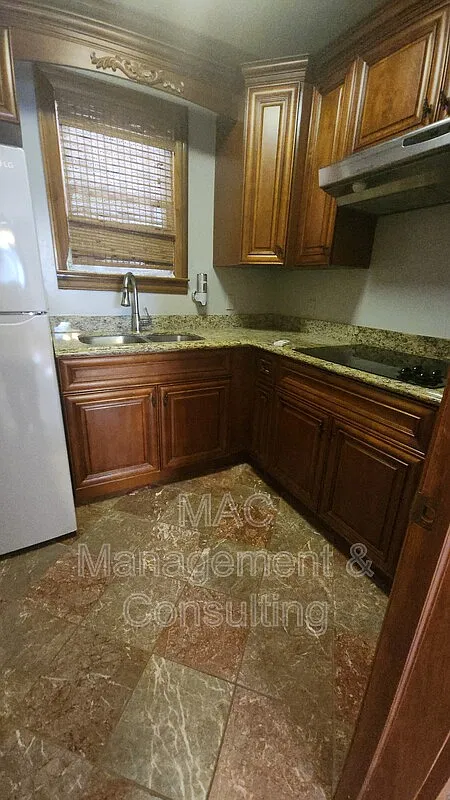 Studio, 1.0 bath, $800 — Photo 1