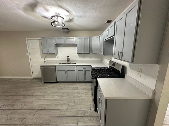 5th image of 12824 Hilltop Dr