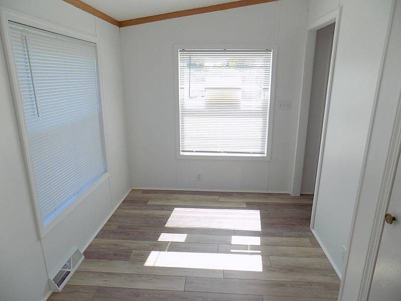 23456 Valley Dr, photo 23