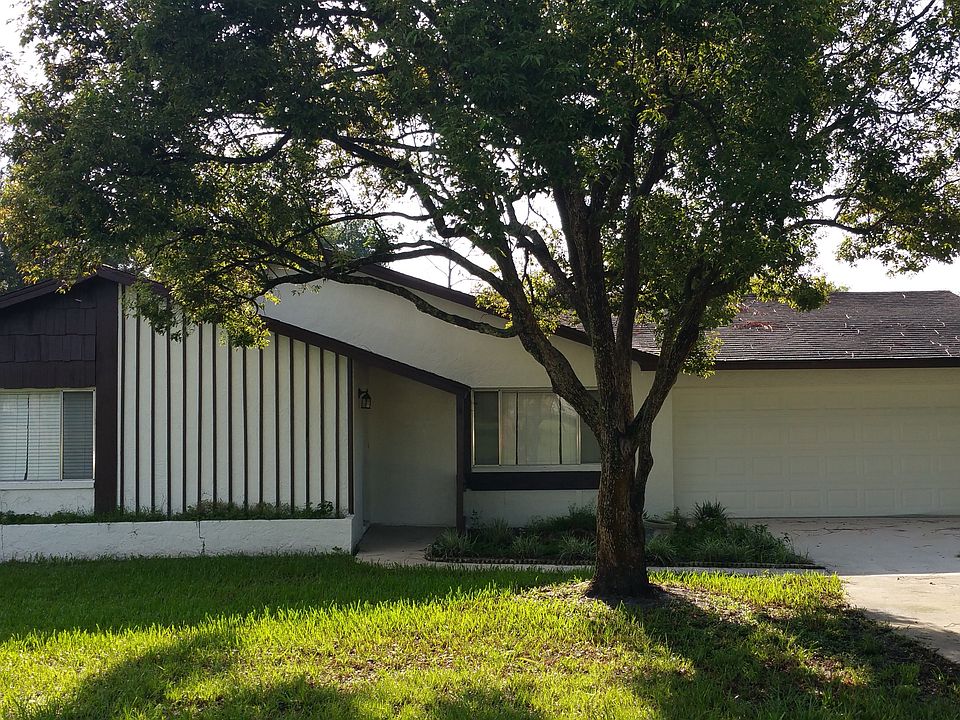 Front view with large driveway