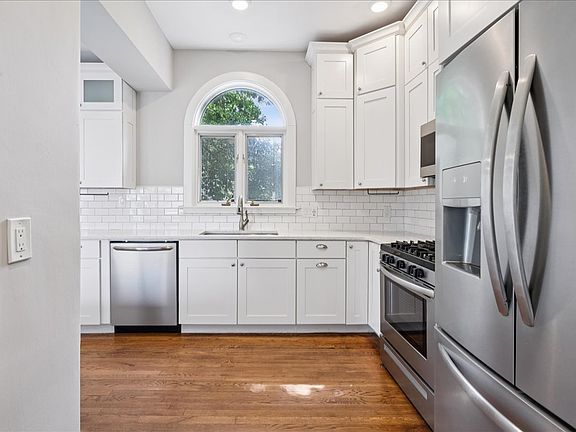5th image of 1145 Jamestown Cres