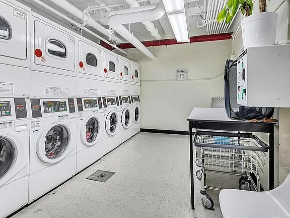 5th image of 321 E 54th St APT 4E