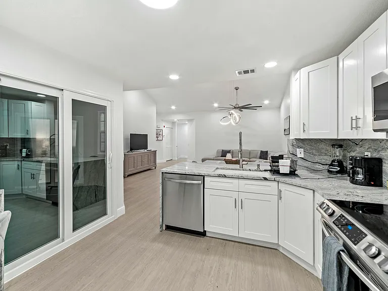 6553 Via Regina — Photo 11
