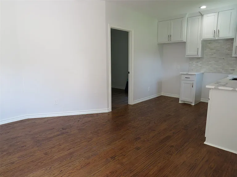 818 Thomas St — Photo 5