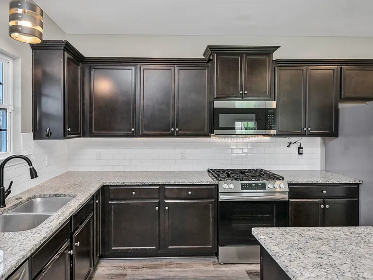 414 Tulip Way — Photo 16