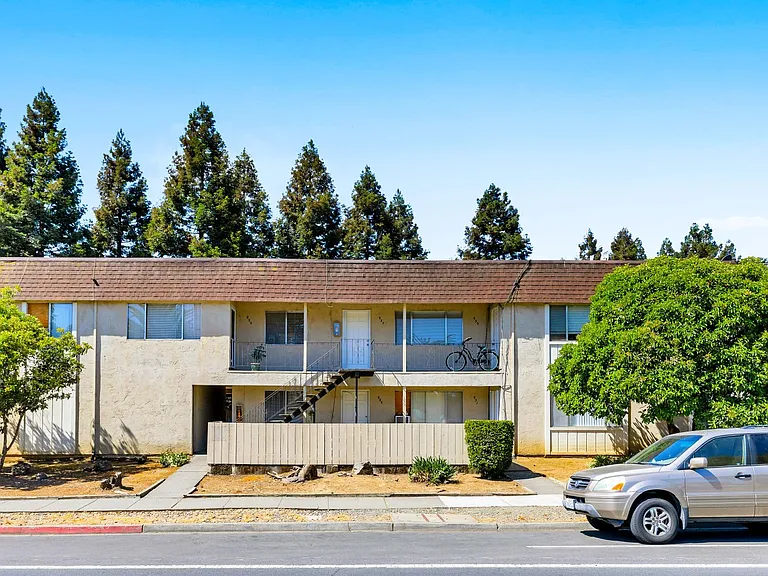 931-939 Golden Gate Drive — Photo 17