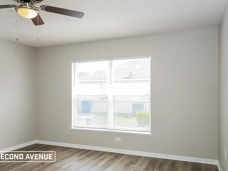 12042 Villa Rd — Photo 10