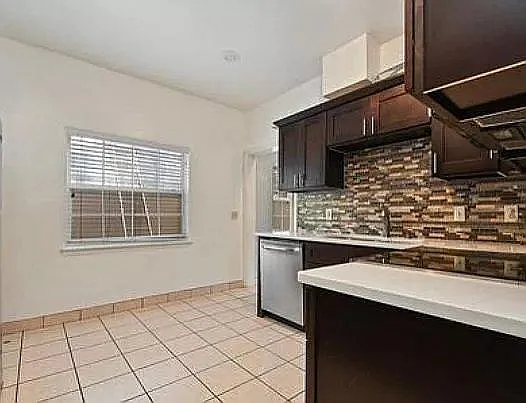 1102 Washington Ave — Photo 17