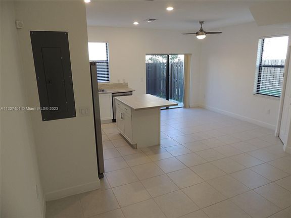 3rd image of 829 NE 211th St #829