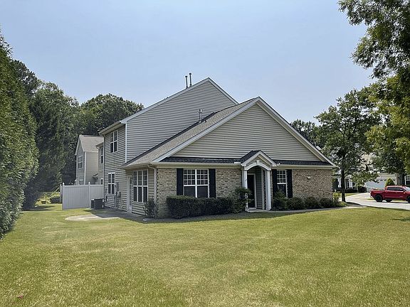Renfield Dr View - side yard