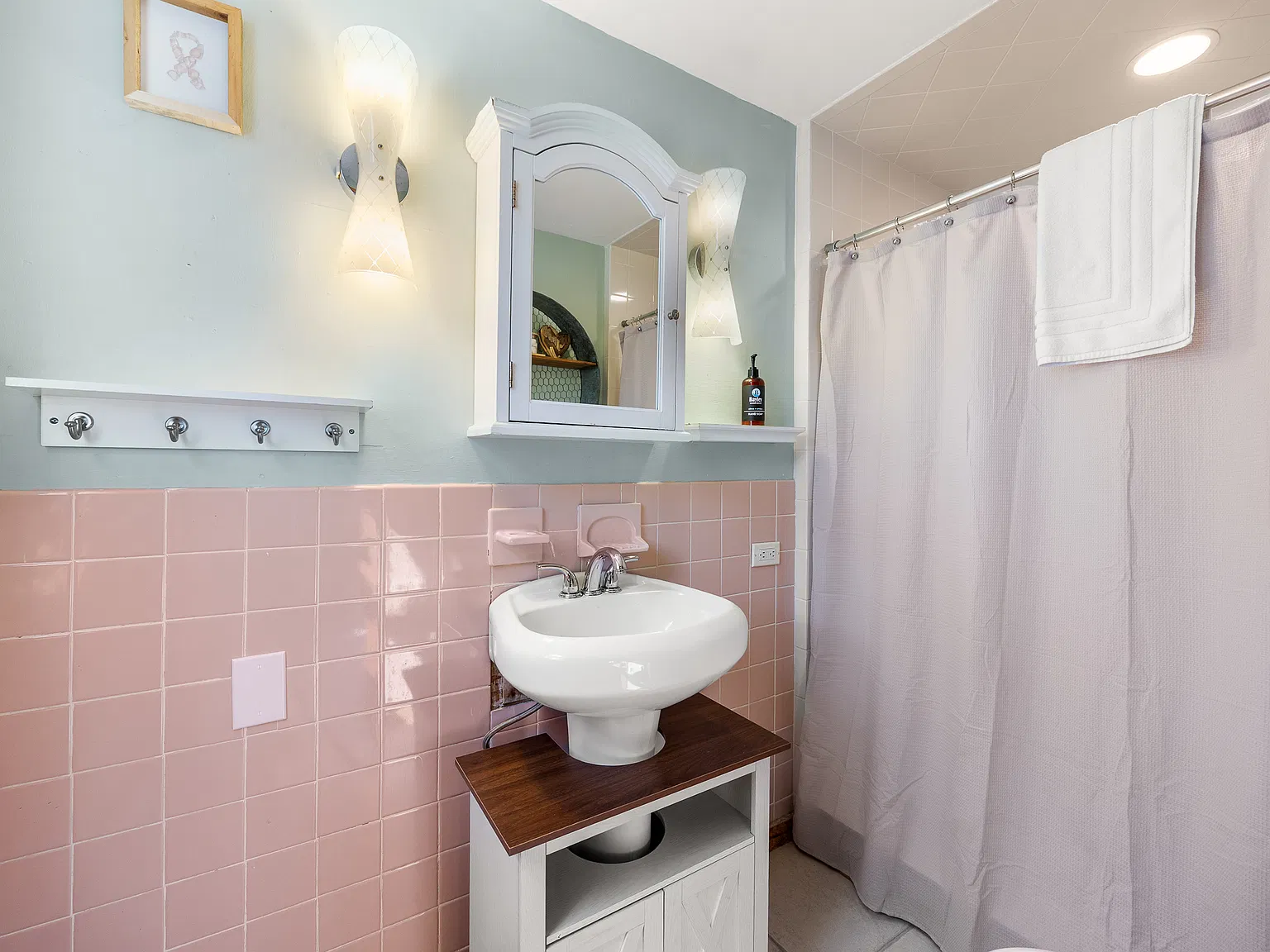 4 bed, 1.5 bath, 1512 sqft, $2,900 — Photo 4