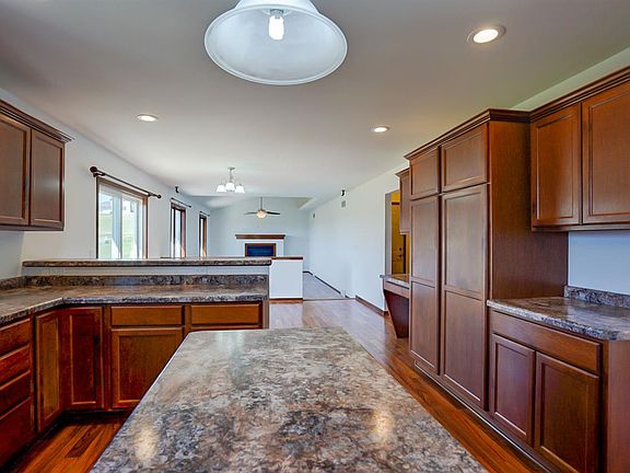 5th image of 1427 Stoneridge Dr