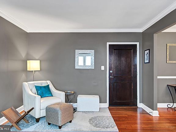 3rd image of 922 S Washington St APT 306
