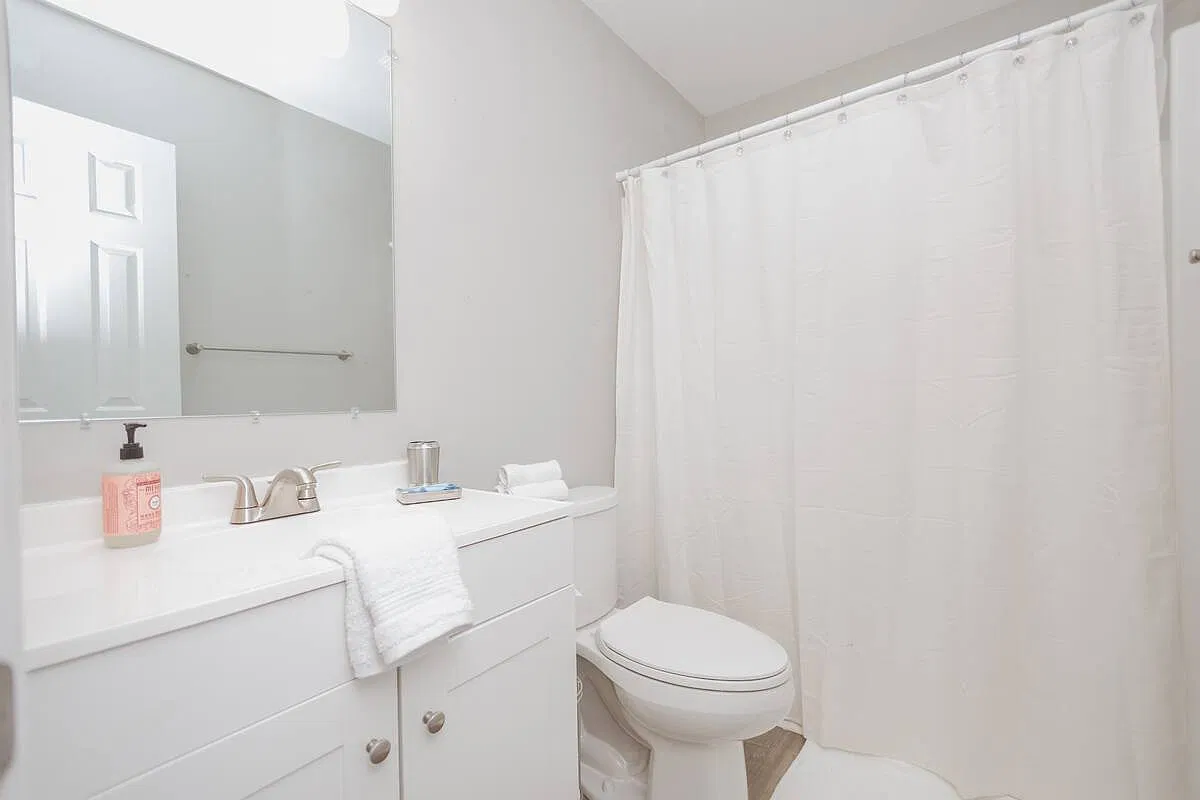 2 bed, 1000 sqft, $1,950 — Photo 2