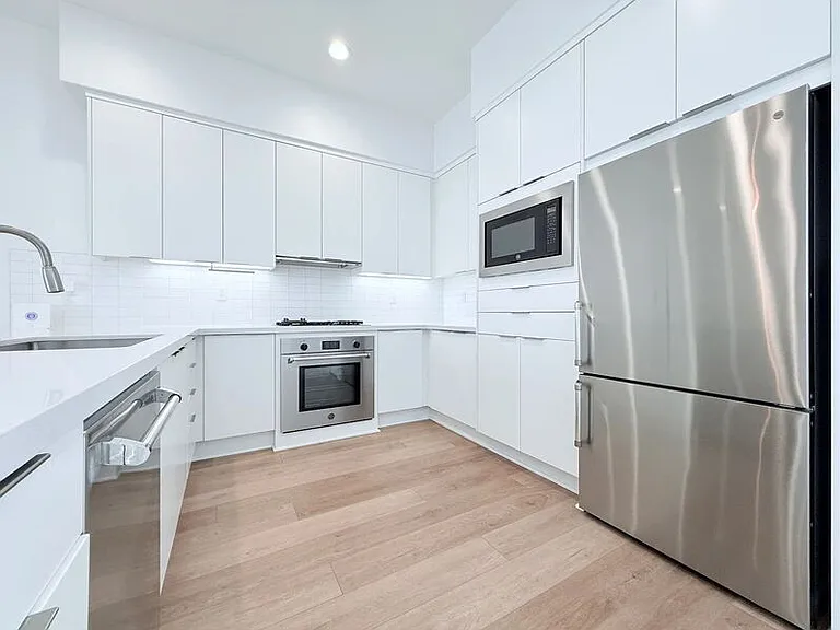 10917 1/2 Otsego St — Photo 11