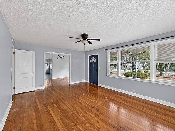 3rd image of 2159 New Holland Rd