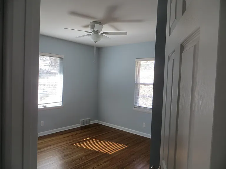 2824 S 76th Ave — Photo 10