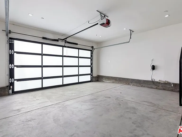 12730 Montana Ave — Photo 19