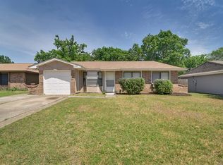 5424 Parkview Dr, Haltom City, TX 76148