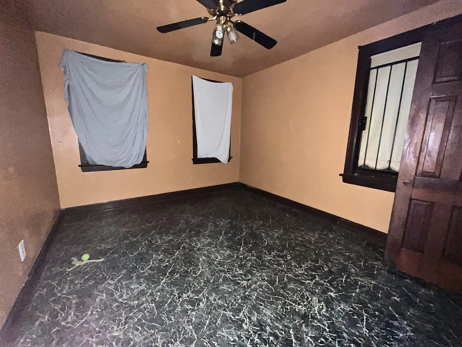 3 bed, 864 sqft, $995 — Photo 3
