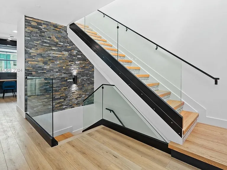 1705 Johnson St — Photo 9
