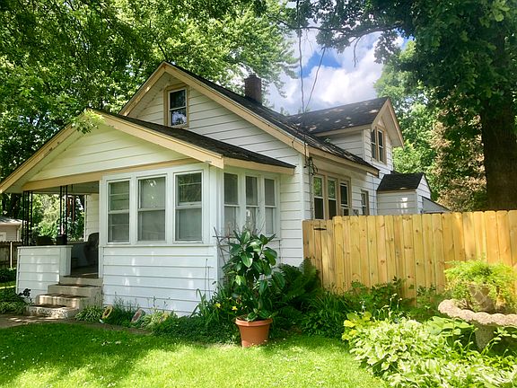 3rd image of 302 Grand Ave