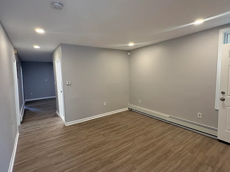180 Bayview Ave — Photo 5