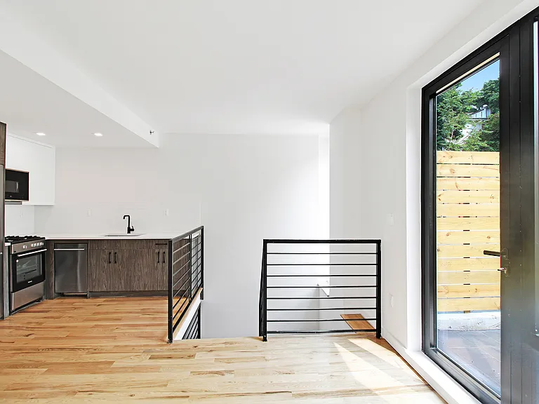 514 Herkimer St #1B — Photo 8